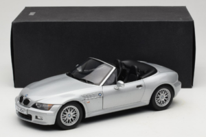 BMW Z3 Roadster 1.8 Silver Dealer Edition UT Models 1:18 80439411712 Diecast — photo 8 of 8