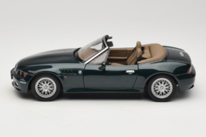 BMW Z3 Roadster 2.8 Dark Green Dealer Edition UT Models 1:18 80439411713 Diecast — photo 4 of 8