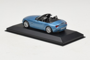 BMW Z4 E85 Cabriolet Light Blue Metallic Minichamps 1:43 BMW016 Diecast — photo 3 of 4
