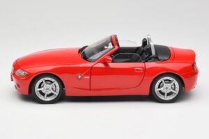 BMW Z4 E85 Roadster Red Bburago 1:18 34046 Diecast — photo 4 of 8