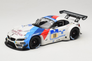 BMW Z4 GT3 #19 Team Schubert J. Muller / D. Muller ADAC 24 Hours Nurburgring 2013 Minichamps 1:18 151132319 Diecast