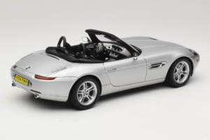 BMW Z8 Silver 007 The World Is Not Enough AUTOart 1:18 70511 Diecast — photo 3 of 8