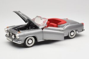 Borgward Isabella Cabriolet Silver Revell 1:18 8411 Diecast — photo 2 of 8