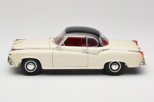 Borgward Isabella Coupe White Revell 1:18 8859 Diecast — photo 4 of 8
