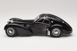 Bugatti Type 57 SC Atlantic Black Solido 1:18 S1802101 Diecast — photo 3 of 6