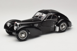 Bugatti Type 57 SC Atlantic Black Solido 1:18 S1802101 Diecast