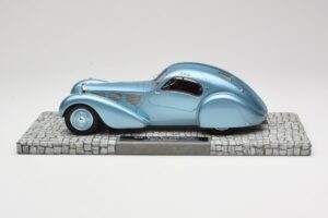 Bugatti Type 57SC Atlantic Blue Minichamps 1:18 107110320 Diecast — photo 3 of 6