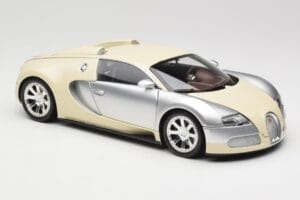 Bugatti Veyron Edition Centenaire Chrome Beige Minichamps 1:18 100110854 Diecast — photo 6 of 8
