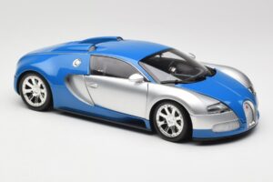 Bugatti Veyron Edition Centenaire Chrome Blue Minichamps 1:18 100110850 Diecast — photo 6 of 8