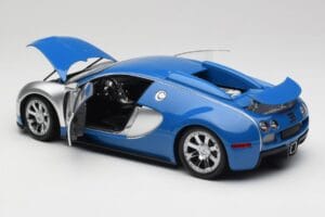 Bugatti Veyron Edition Centenaire Chrome Blue Minichamps 1:18 100110850-O Diecast — photo 4 of 7