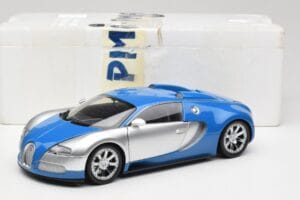Bugatti Veyron Edition Centenaire Chrome Blue Minichamps 1:18 100110850-O Diecast — photo 7 of 7