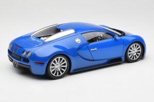 Bugatti Veyron Light Blue Dark Blue Minichamps 1:18 100110821 Diecast — photo 3 of 8