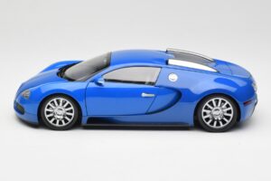 Bugatti Veyron Light Blue Dark Blue Minichamps 1:18 100110821 Diecast — photo 4 of 8