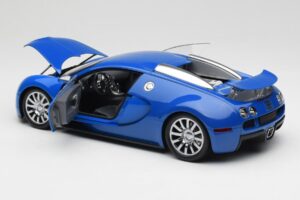 Bugatti Veyron Light Blue Dark Blue Minichamps 1:18 100110821 Diecast — photo 5 of 8