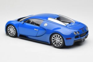 Bugatti Veyron Light Blue Dark Blue Minichamps 1:18 100110821 Diecast — photo 7 of 8