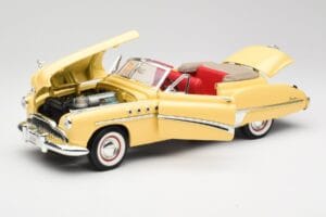 Buick Roadmaster Chrome Yellow Motormax 1:18 23124646-M17 Diecast — photo 2 of 8
