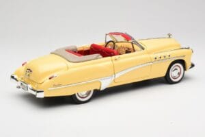 Buick Roadmaster Chrome Yellow Motormax 1:18 23124646-M17 Diecast — photo 3 of 8