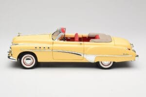 Buick Roadmaster Chrome Yellow Motormax 1:18 23124646-M17 Diecast — photo 4 of 8