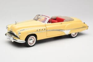 Buick Roadmaster Chrome Yellow Motormax 1:18 23124646-M17 Diecast