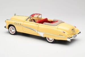 Buick Roadmaster Chrome Yellow Motormax 1:18 23124646-M17 Diecast — photo 7 of 8