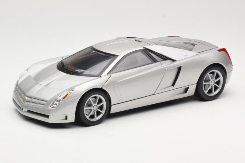 Cadillac Cien Silver Hot Wheels 1:18 57296 Diecast
