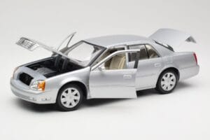 Cadillac DeVille DTS Maisto 1:18 56061 Diecast — photo 2 of 8