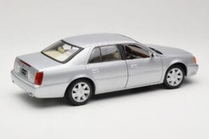 Cadillac DeVille DTS Maisto 1:18 56061 Diecast — photo 3 of 8