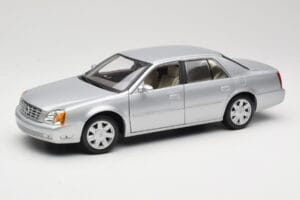 Cadillac DeVille DTS Maisto 1:18 56061 Diecast