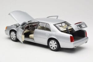 Cadillac DeVille DTS Maisto 1:18 56061 Diecast — photo 5 of 8