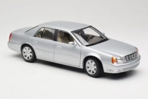 Cadillac DeVille DTS Maisto 1:18 56061 Diecast — photo 6 of 8
