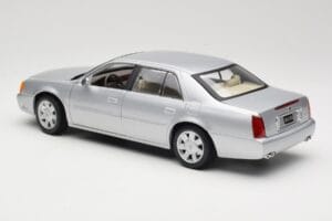 Cadillac DeVille DTS Maisto 1:18 56061 Diecast — photo 7 of 8