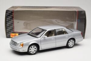 Cadillac DeVille DTS Maisto 1:18 56061 Diecast — photo 8 of 8
