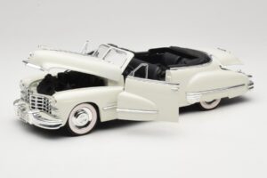 Cadillac Series 62 Convertible White Anson 1:18 30335 Diecast — photo 2 of 8