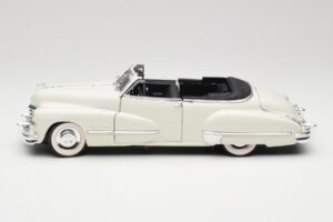 Cadillac Series 62 Convertible White Anson 1:18 30335 Diecast — photo 4 of 8