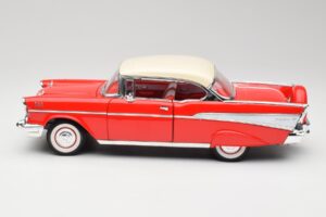 Chevrolet Bel Air Matador Red & India Ivory Road Legends 1:18 92109 Diecast — photo 4 of 8