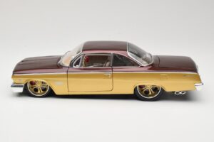 Chevrolet Bel Air Gold & Brown Maisto 1:18 31064 Diecast — photo 4 of 8