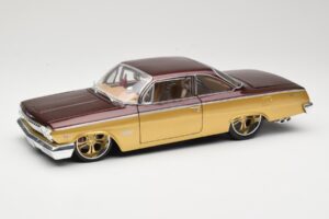 Chevrolet Bel Air Gold & Brown Maisto 1:18 31064 Diecast