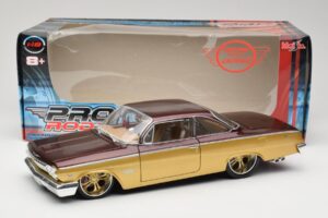 Chevrolet Bel Air Gold & Brown Maisto 1:18 31064 Diecast — photo 8 of 8