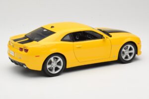 Chevrolet Camaro SS RS Yellow Maisto 1:18 31173 Diecast — photo 3 of 8