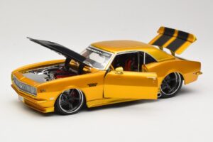 Chevrolet Camaro Z/28 Gold Maisto 1:18 31066 Diecast — photo 2 of 8