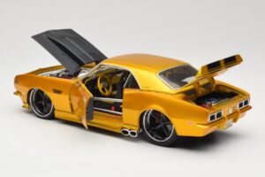 Chevrolet Camaro Z/28 Gold Maisto 1:18 31066 Diecast — photo 5 of 8