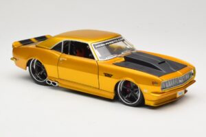 Chevrolet Camaro Z/28 Gold Maisto 1:18 31066 Diecast — photo 6 of 8
