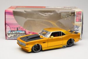 Chevrolet Camaro Z/28 Gold Maisto 1:18 31066 Diecast — photo 8 of 8