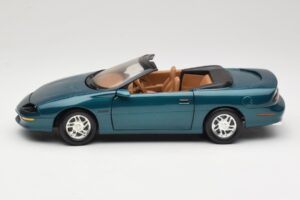 Chevrolet Camaro Z28 Convertible Green American Muscle 1:18 7231D0 Diecast — photo 4 of 8