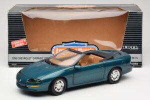 Chevrolet Camaro Z28 Convertible Green American Muscle 1:18 7231D0 Diecast — photo 8 of 8