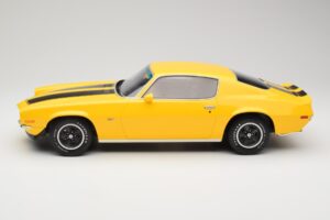 Chevrolet Camaro Z28 RS Daytona Yellow Otto 1:12 G085 Resin — photo 3 of 6