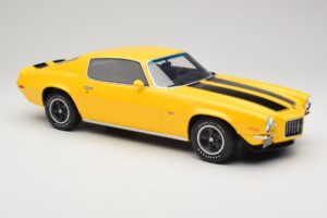 Chevrolet Camaro Z28 RS Daytona Yellow Otto 1:12 G085 Resin — photo 4 of 6