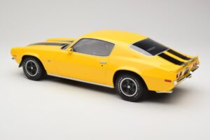 Chevrolet Camaro Z28 RS Daytona Yellow Otto 1:12 G085 Resin — photo 5 of 6