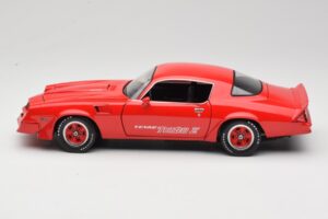 Chevrolet Camaro Z28 Yenko Turbo Z Red GreenLight 1:18 12999 Diecast — photo 4 of 8