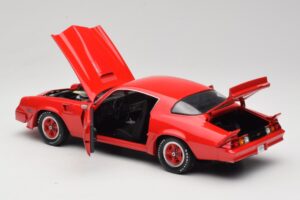 Chevrolet Camaro Z28 Yenko Turbo Z Red GreenLight 1:18 12999 Diecast — photo 5 of 8